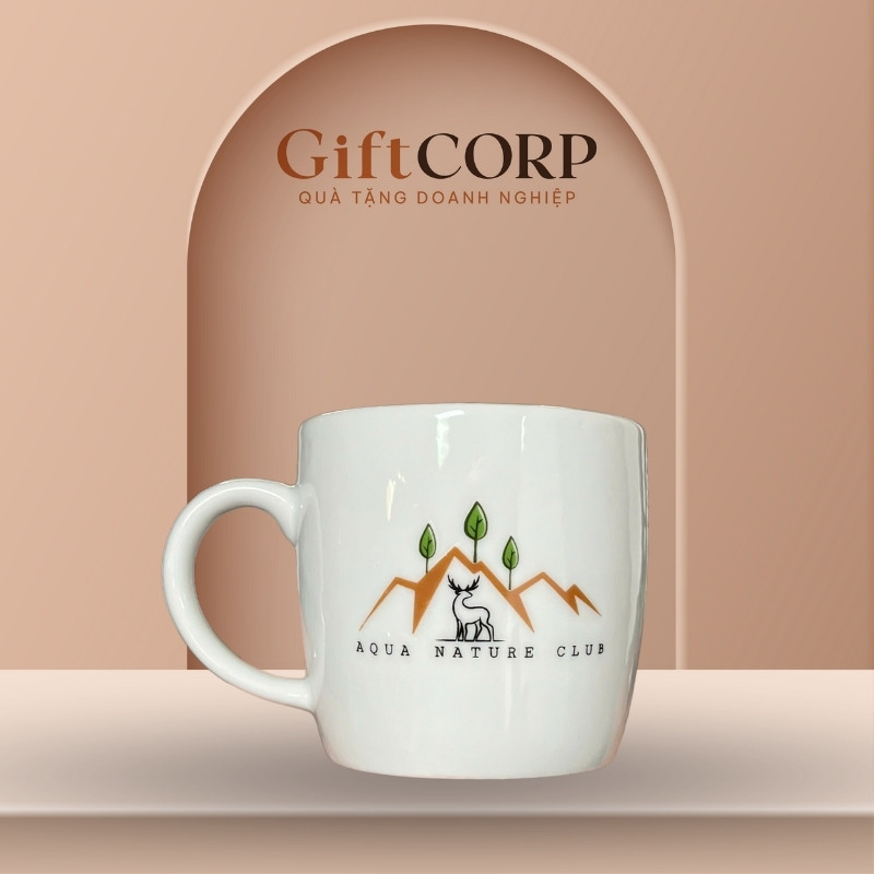 Cốc sứ quà tặng in logo màu trắng dáng trụ lùn có quai