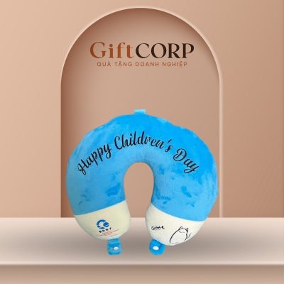 Gối chữ U quà tặng thêu logo màu xanh dương
