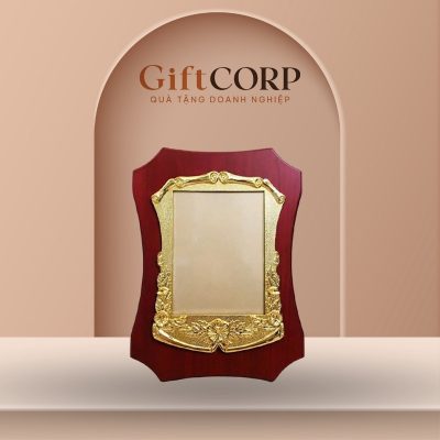 Bảng vinh danh quà tặng in logo gỗ đồng 23x34cm