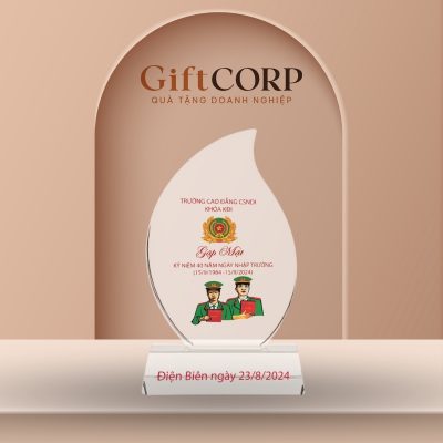 Kỷ niệm chương pha lê quà tặng in logo dáng giọt nước KNC-03