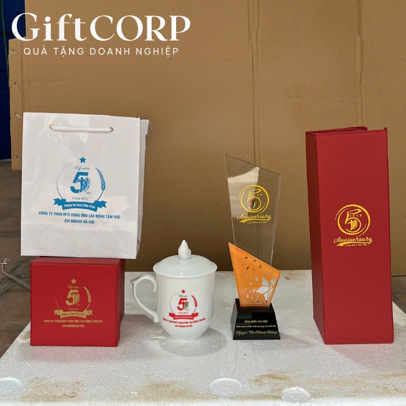 Quà tặng in logo kỷ niệm thành lập