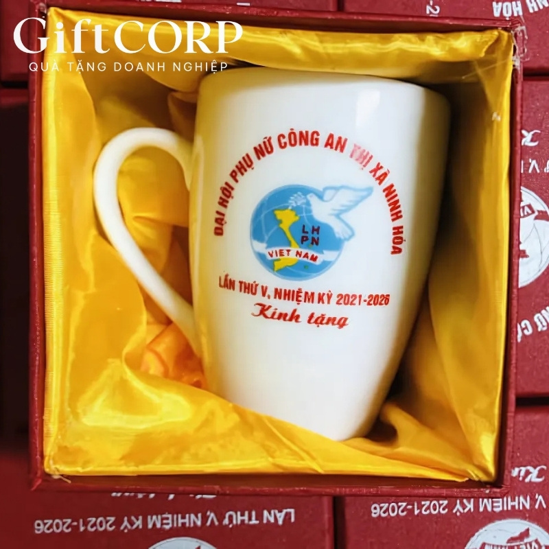 Cốc sứ in logo quà tặng đại hội